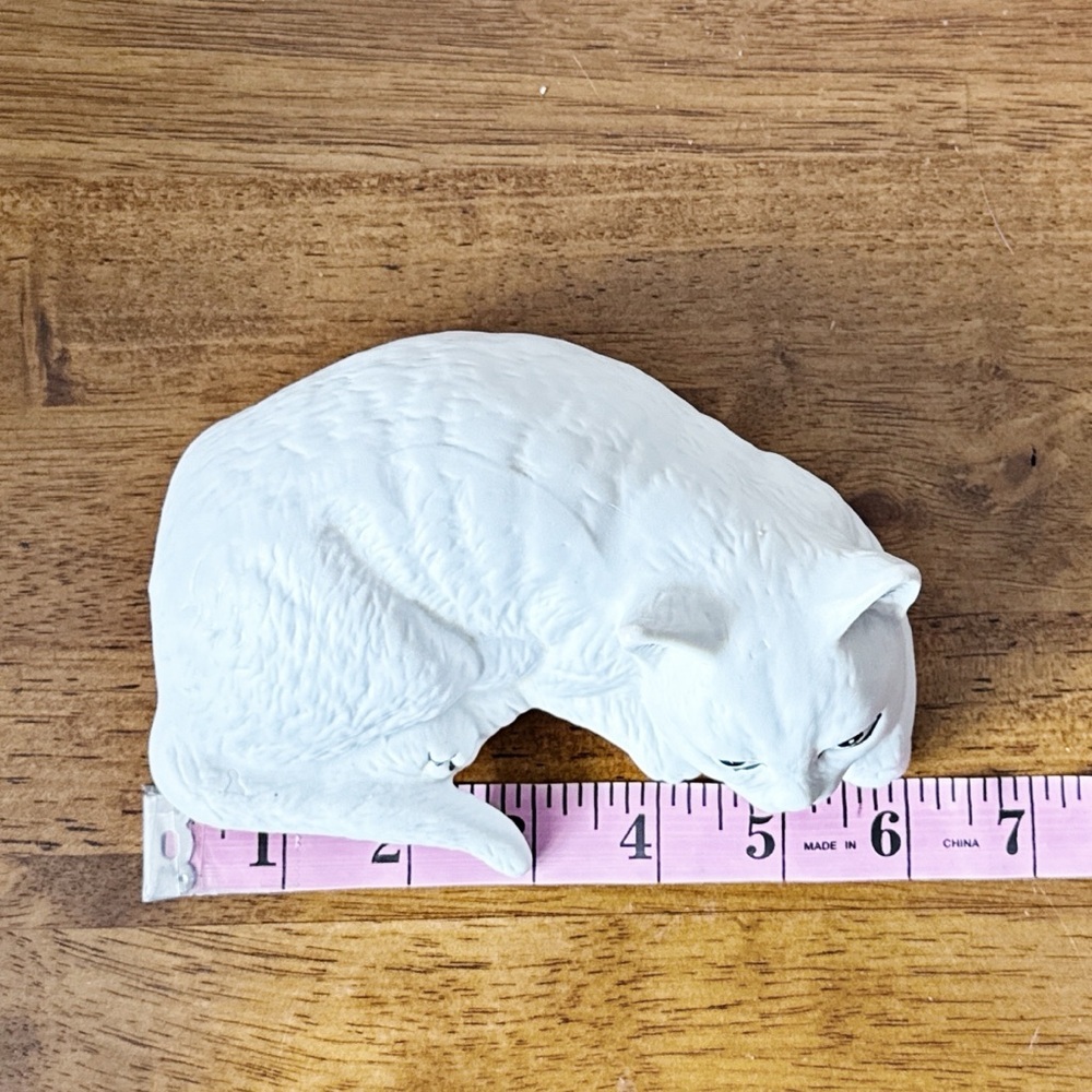Vintage Bisque Porcelain White Cat Ledge Shelf Sitter Figurine Made In Taiwan - Picture 8 of 11